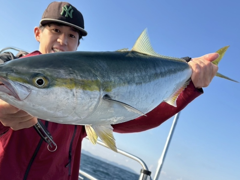 大阪府泉佐野市から出船の「バグース」でブリ・サワラ釣果