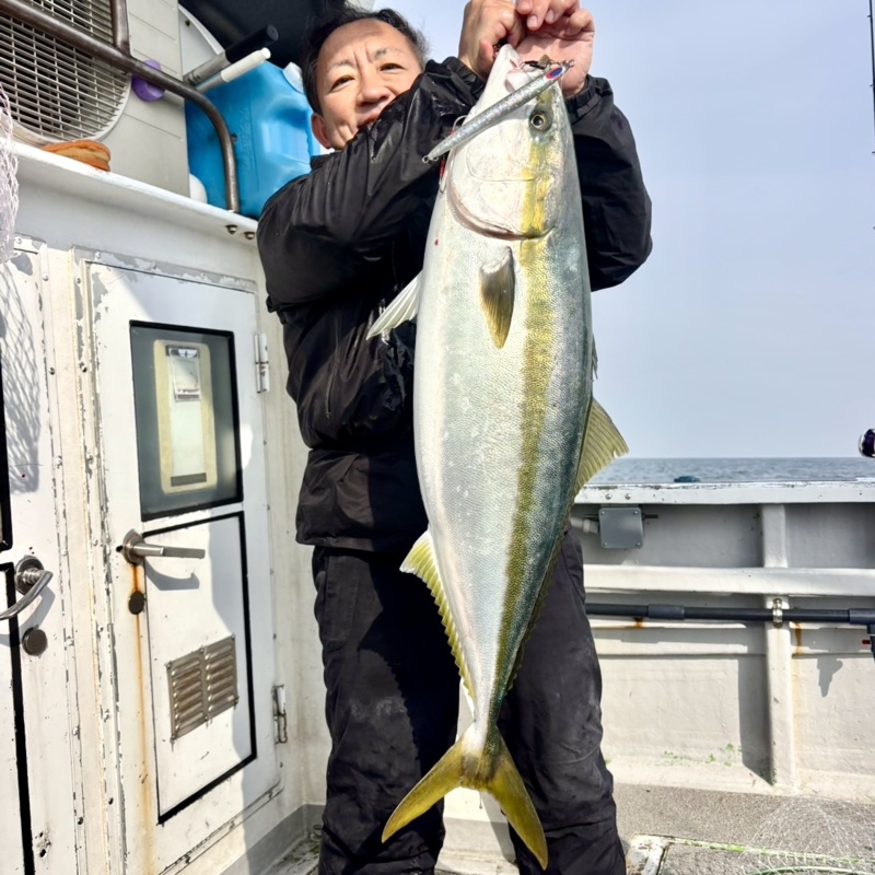 三重県鳥羽伊勢湾のジギングでブリ・サワラ釣果